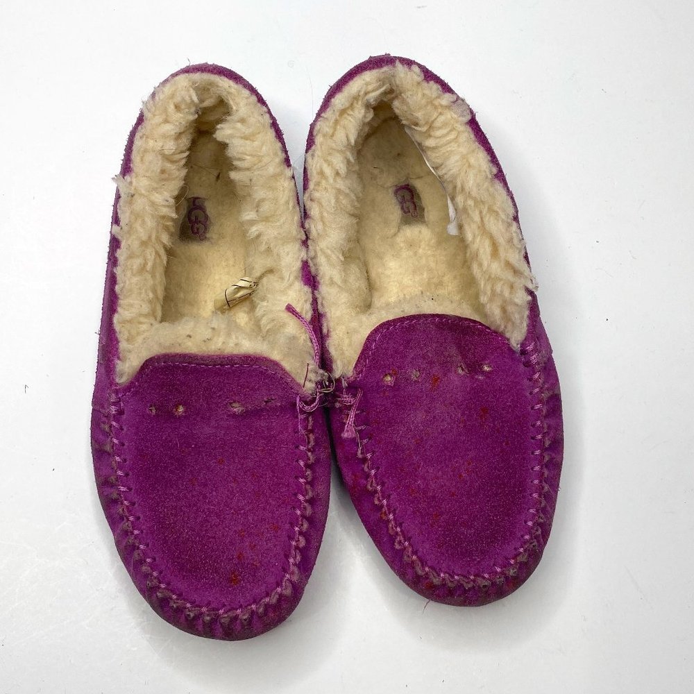 UGG moccasins, little girl's size 2, in fuchsia with shearling lining.